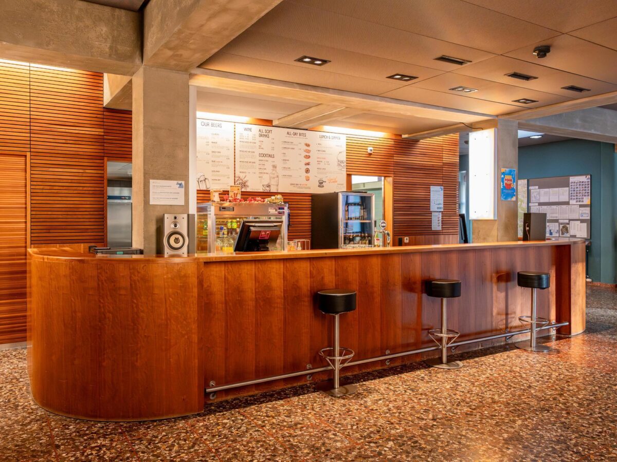 Jugendherberge Zürich, Bar