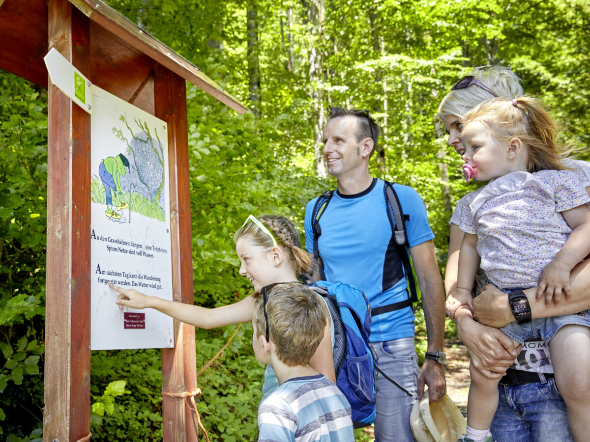 Muotatal, Witzwanderweg