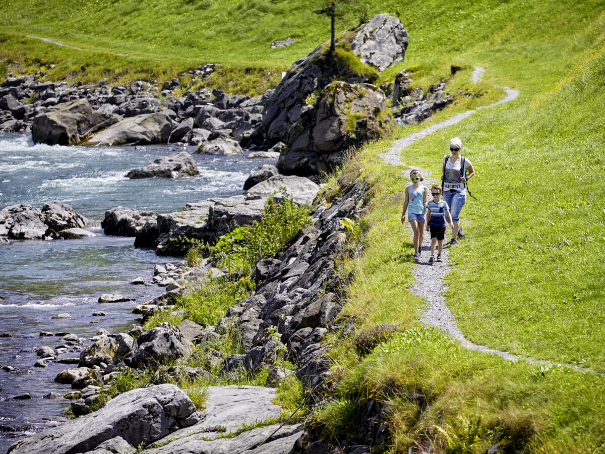 Muotatal, Witzwanderweg