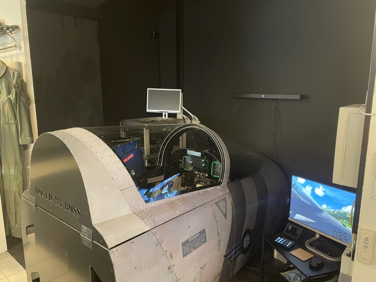 Fly & Race Simulation, Simulator