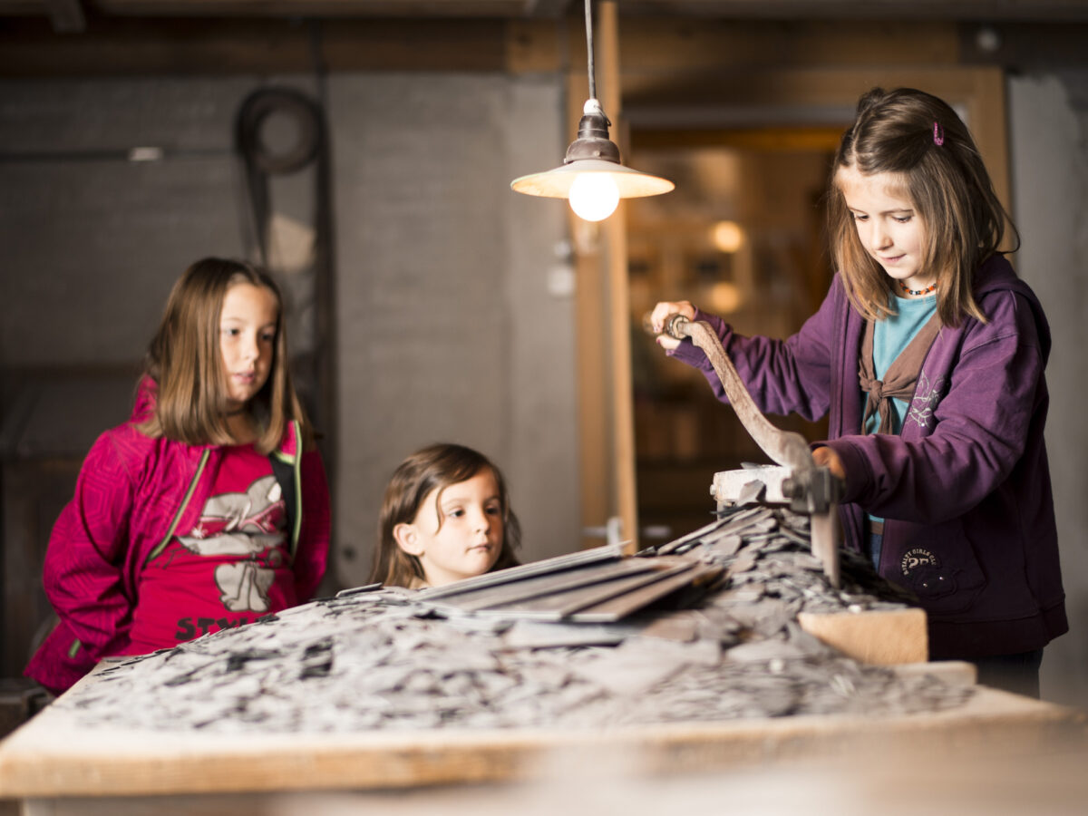 Elm, Schiefertafelfabrik