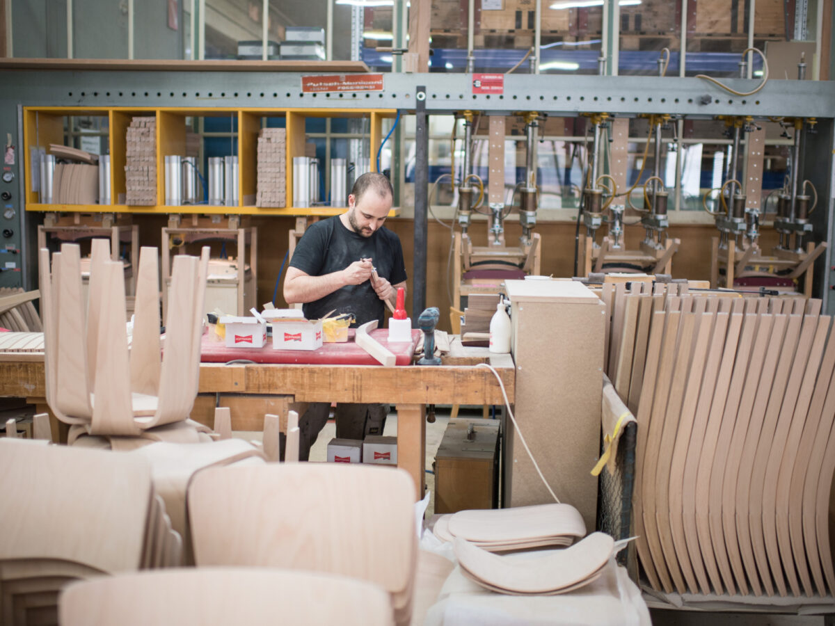 Glarus, Horgenglarus, Tisch- und Stuhlmanufaktur