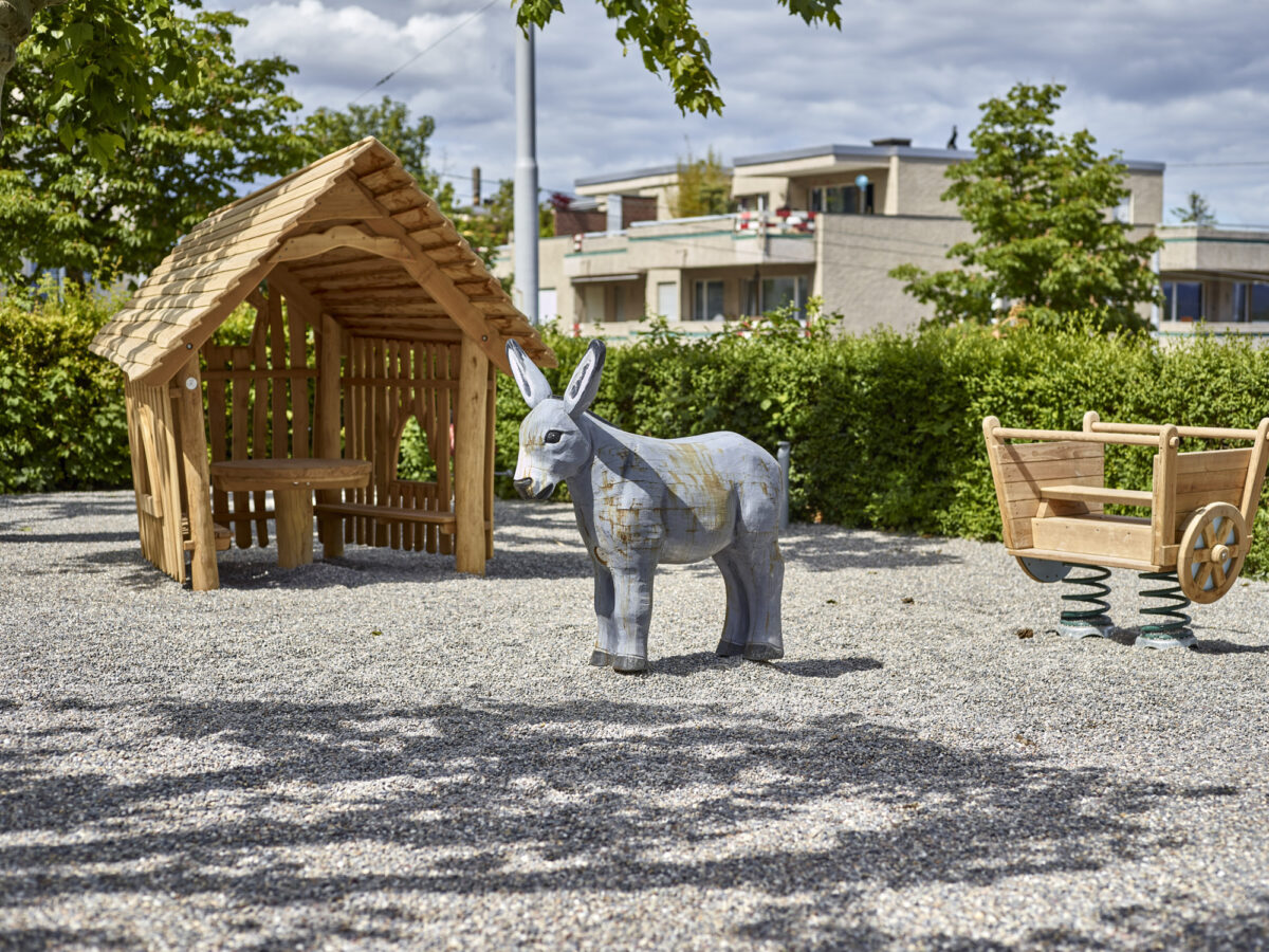 Zürich, Gasthaus Albisguetli, Spielplatz, Esel, Holzspielplatz