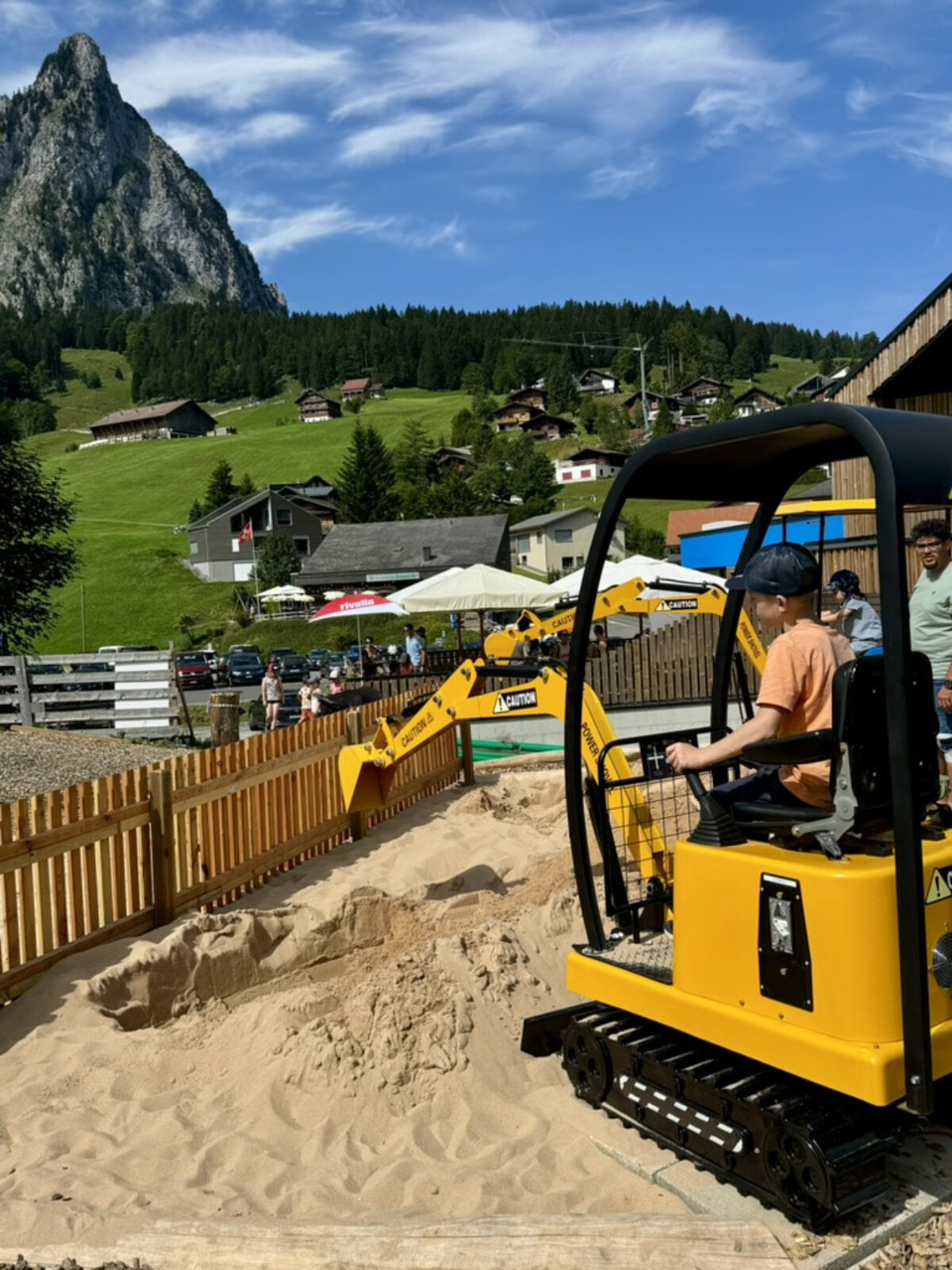Alpthal, Familienrestaurant Brunni-Lodge, Kinderbagger