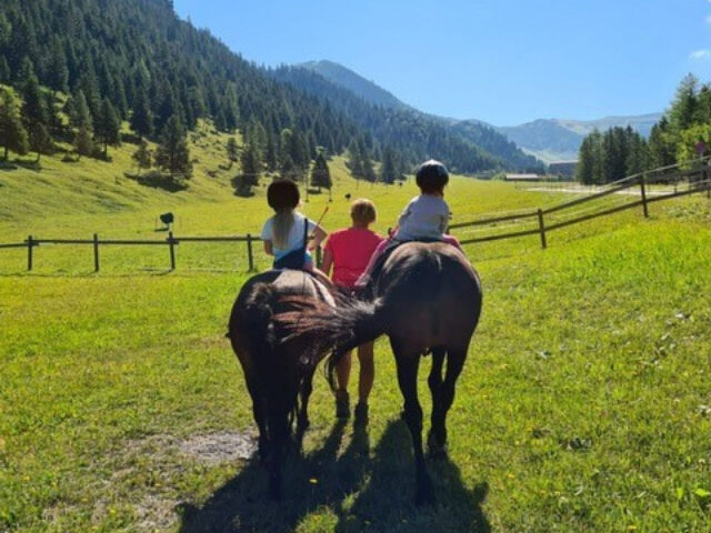 Triesenberg, Ponyreiten auf Gnalp