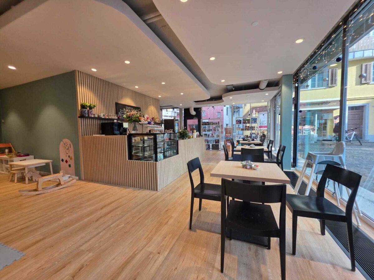 Brunnen, Mimi Kinderladen und Cafe, Spielzimmer